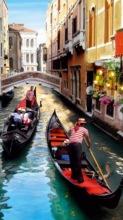 Romantic-walk-gondola-in-the-canals-of-Venice-wallpaper-hd-1920x1440